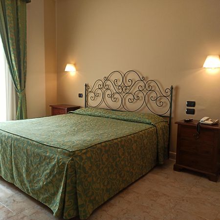 Hotel Primavera Dell'Etna ザッフェラーナ・エトネーア エクステリア 写真