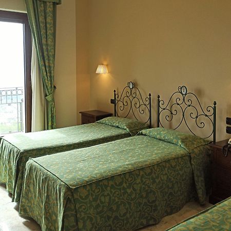 Hotel Primavera Dell'Etna ザッフェラーナ・エトネーア エクステリア 写真