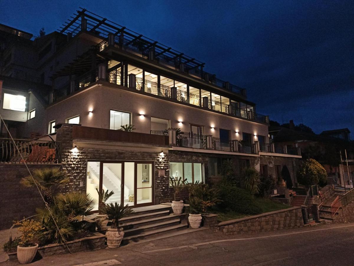 Hotel Primavera Dell'Etna ザッフェラーナ・エトネーア エクステリア 写真