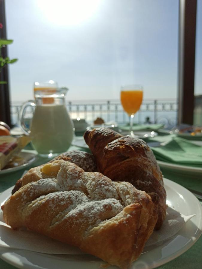 Hotel Primavera Dell'Etna ザッフェラーナ・エトネーア エクステリア 写真