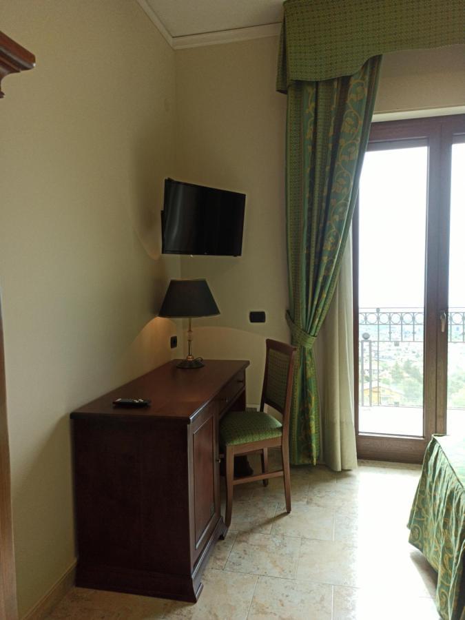 Hotel Primavera Dell'Etna ザッフェラーナ・エトネーア エクステリア 写真