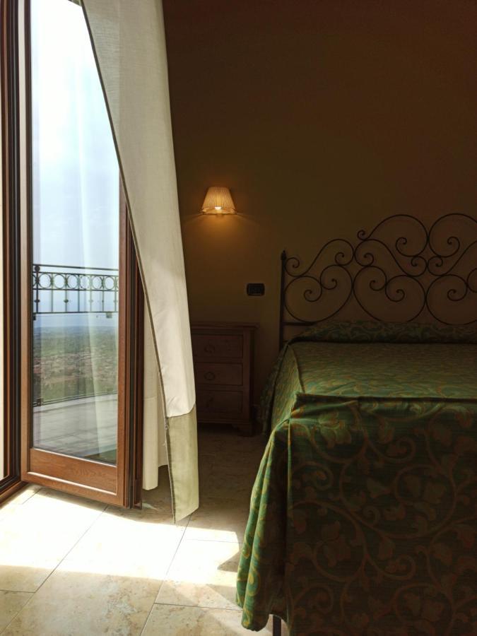 Hotel Primavera Dell'Etna ザッフェラーナ・エトネーア エクステリア 写真