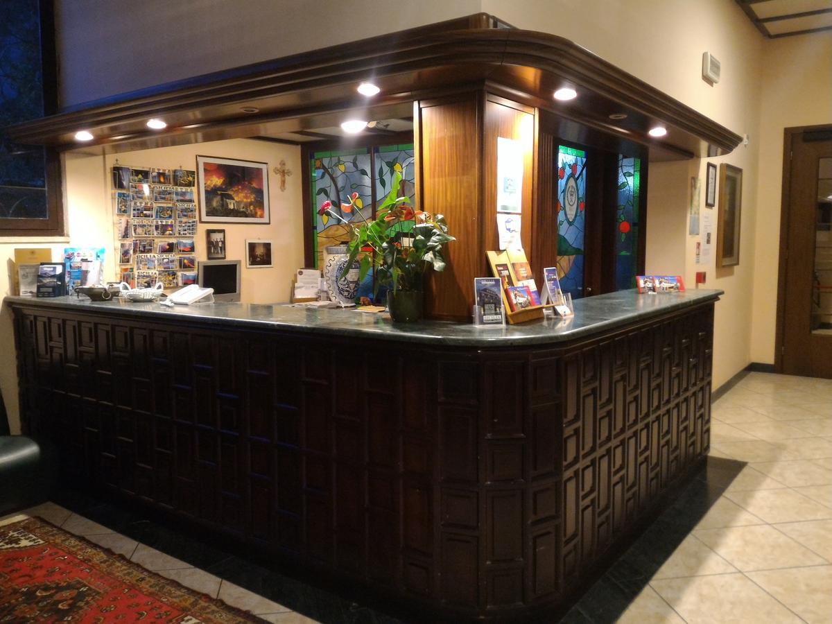 Hotel Primavera Dell'Etna ザッフェラーナ・エトネーア エクステリア 写真