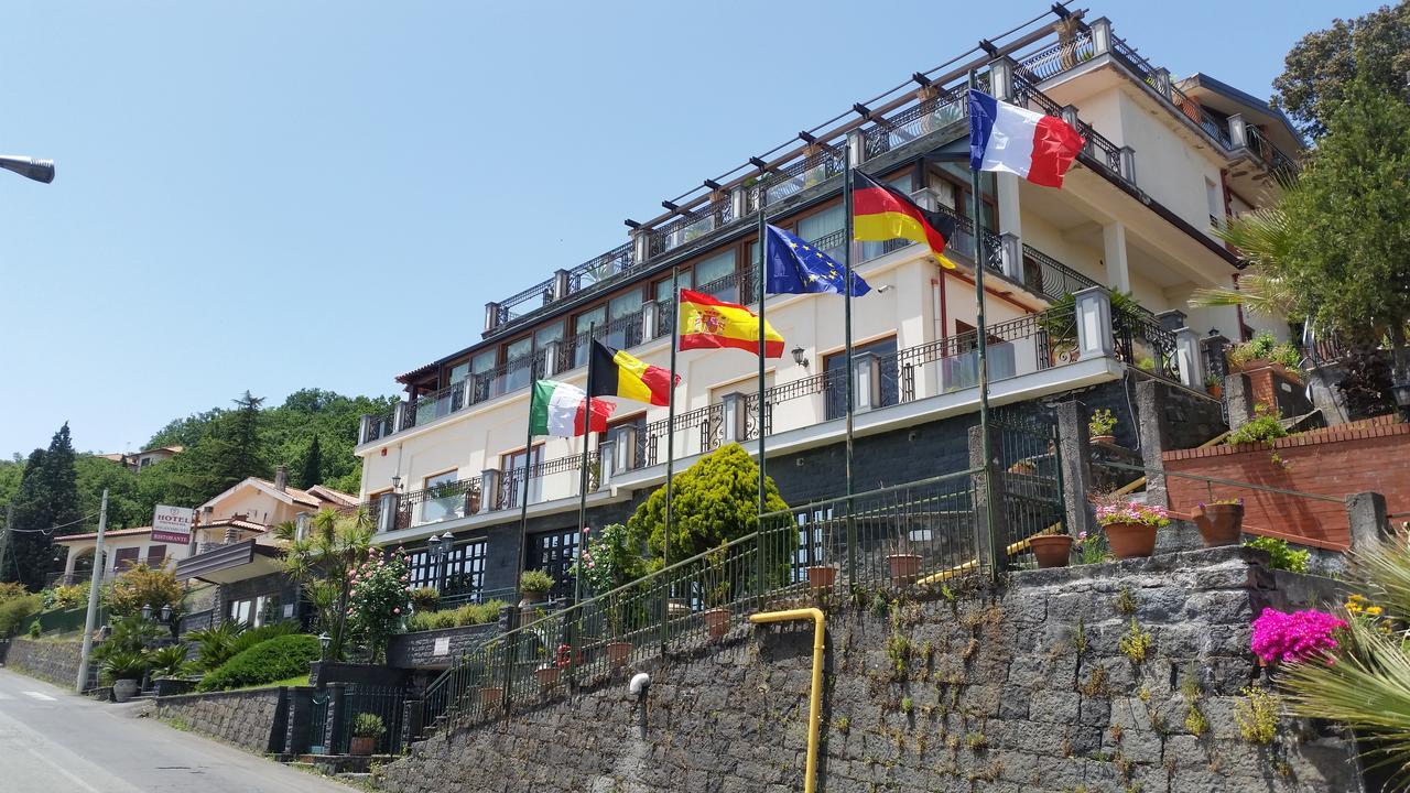 Hotel Primavera Dell'Etna ザッフェラーナ・エトネーア エクステリア 写真