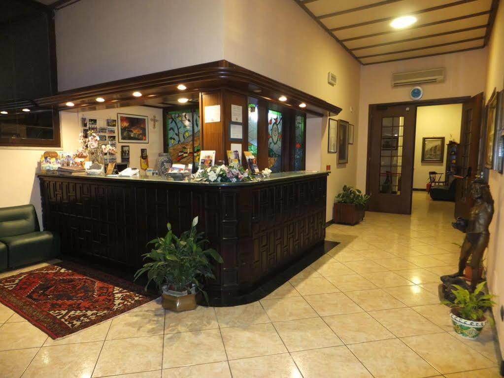 Hotel Primavera Dell'Etna ザッフェラーナ・エトネーア エクステリア 写真