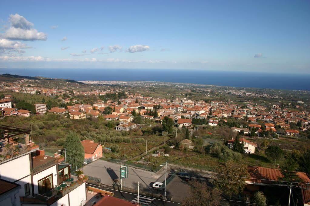 Hotel Primavera Dell'Etna ザッフェラーナ・エトネーア エクステリア 写真