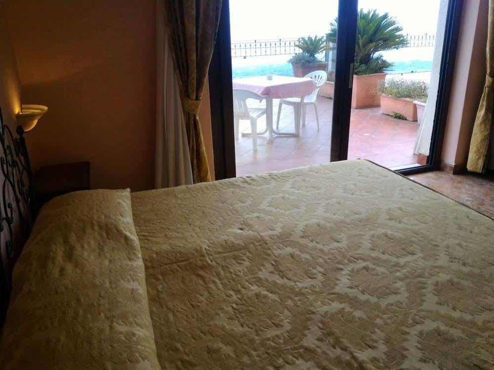 Hotel Primavera Dell'Etna ザッフェラーナ・エトネーア エクステリア 写真